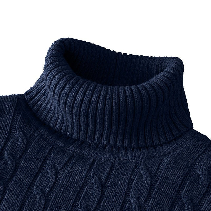 Close up of the navy folded collar and cable knit texture