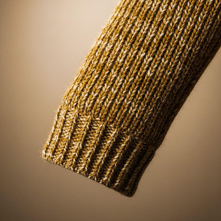 Ribbed cuff at the end of the long sleeve