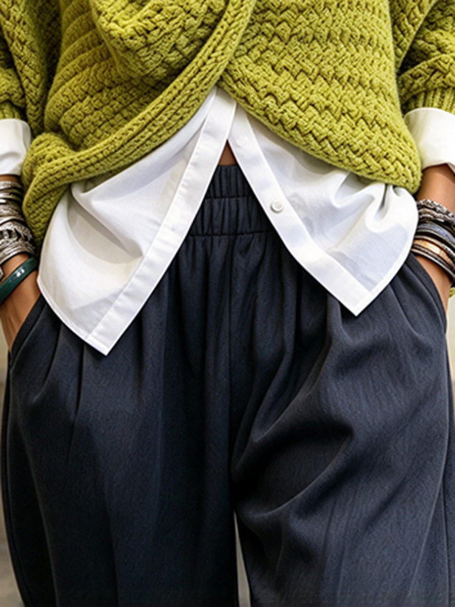 Close-up of the elastic waistband, front pleats and side pocket
