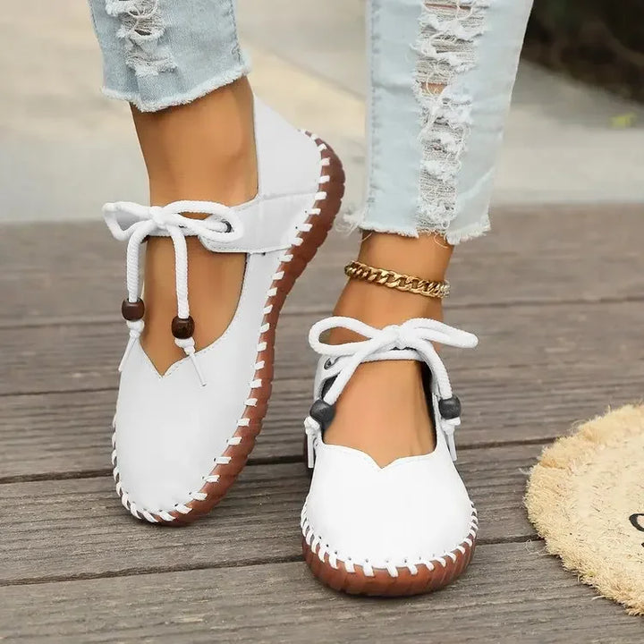 Pair of white stitched flats with bow