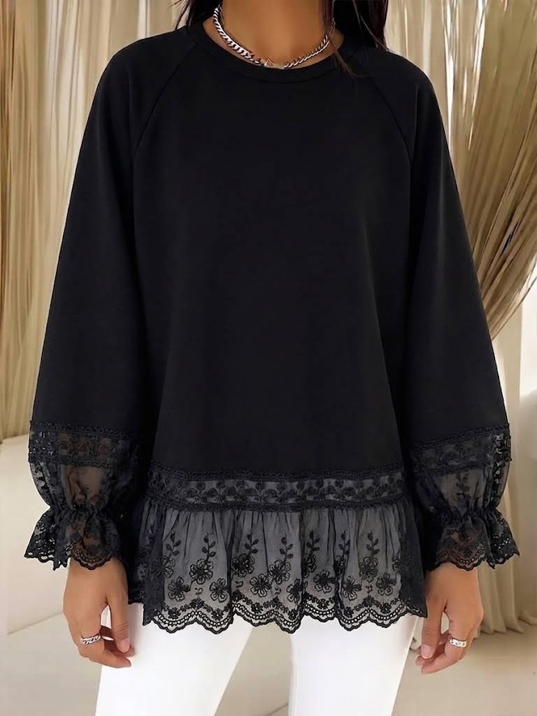 Women's oversized sweatshirt in black with lace hem and ruffled lace cuffs