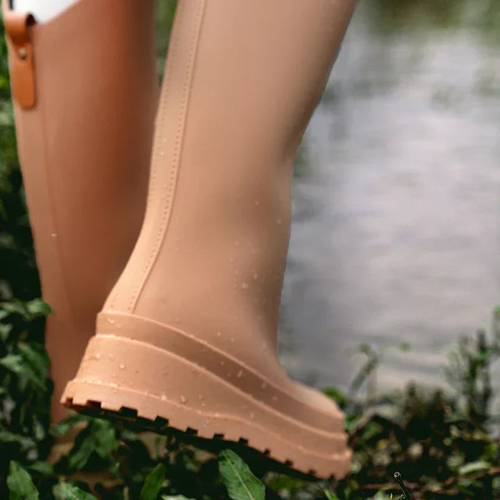 Close up of the stacked tread sole on women&